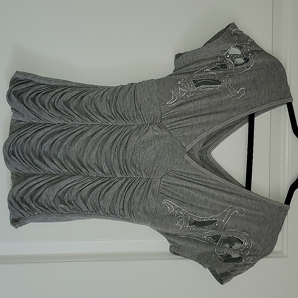 Small XOXO gray shirt with beautiful design